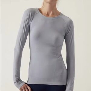 Athleta Momentum Seemless Long Sleeve Top Gray/Blue size L great condition
